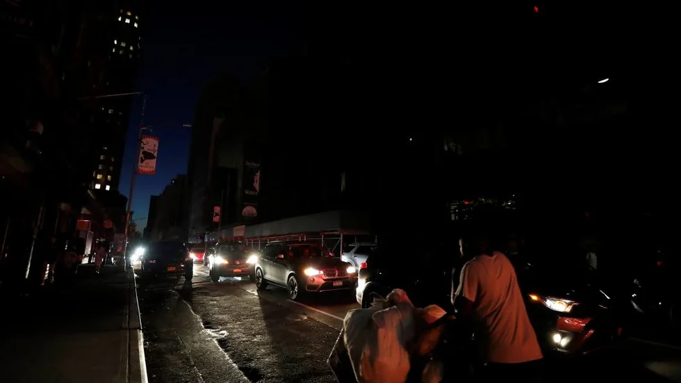 Under lördagskvällen slocknade stora delar av Manhattan i New York. Elavbrottet pågick i flera timmar, vilket visade på vårt moderna samhälles stora sårbarhet.