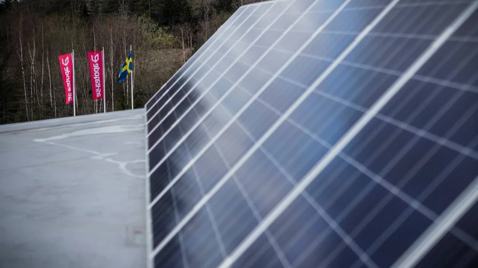 Insändarskribenten menar att solenergi ger mer för pengarna än el som kommer från vindkraft.