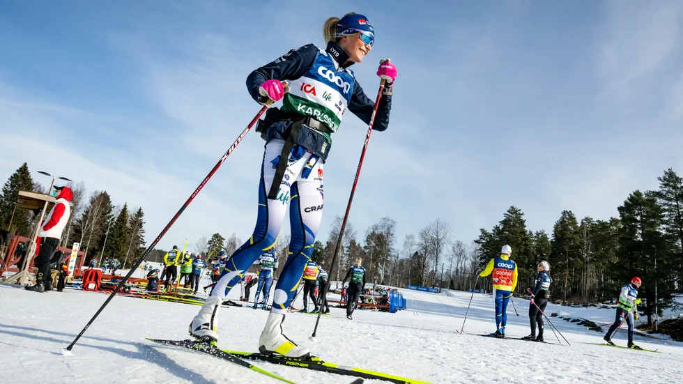 Skidstjärnan Frida Karlsson testar skidor i Falun. Arkivbild