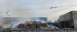 Flera lastbilar med brinnande last –kör i centrala Uppsala