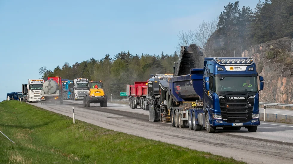 Fräs- och beläggningsarbete har inletts på E4 i riktning mot Stockholm. Bilden är tagen i ett annat sammanhang. 