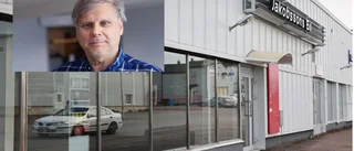 Nu plockar anrika bilhandlaren ner skylten • "Har blivit en tuffare bransch" • De flyttar in i lokalen