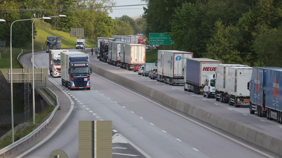 Utsläppen från transporterna kommer ligga 6 miljoner ton över målet 2030, skriver Mattias Goldman med flera.