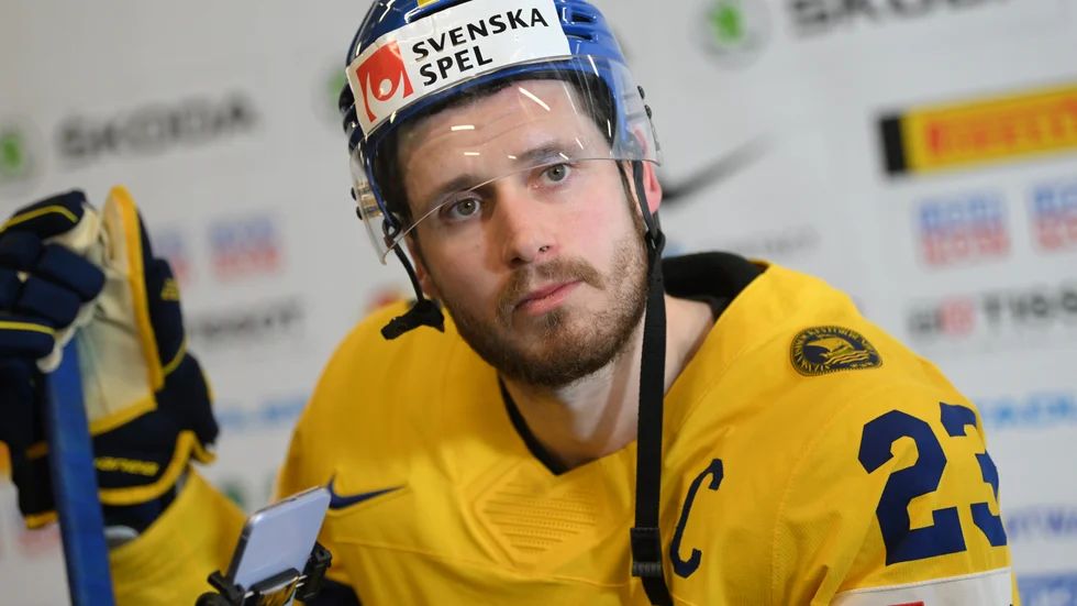Oliver Ekman-Larsson ådrog sig en fraktur i foten under VM. Arkivbild.
