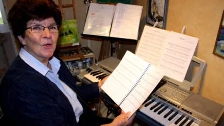 När Ann Malmqvist köpte en keyboard för fem år sedan blev det som en pånyttfödelse, musik och texter flödade ur henne och nu ger hon ut sina sånger i en ny notbok.