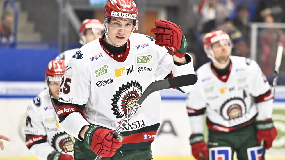 Frölundas Elmer Söderblom gjorde sitt första mål för Tre Kronor i 2–0-segern mot Finland i Ostrava. Arkivbild.