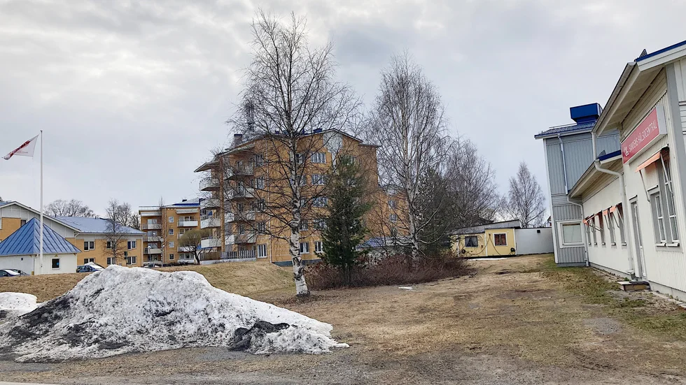 På baksidan av Sandens vårdcentral kommer det att sättas upp ett hyreshus.