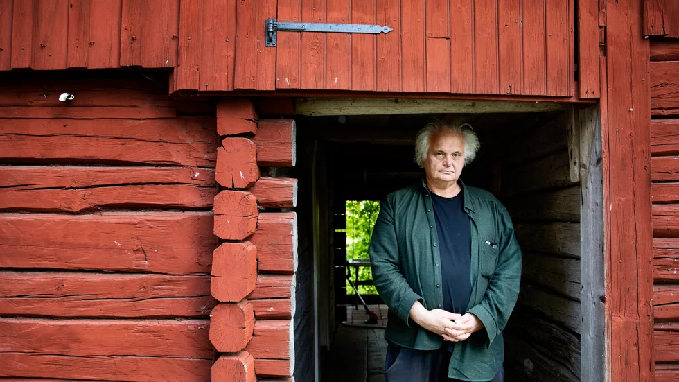 Göran Greider resonerar om stugan som nationell symbol, som fattigdomsminne, kulturtanke och folklighet i sin nya bok "Stugland - en berättelse om Sverige"