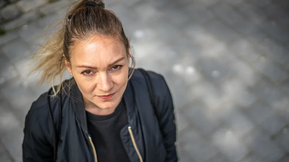 Stine Christophersen arbetade kvar på Attendo i över ett år efter att P1-dokumentären sänts. "Jag ville visa att det gick som visselblåsare att arbeta kvar", säger hon. Nu arbetar hon för Stockholms stadsmission.