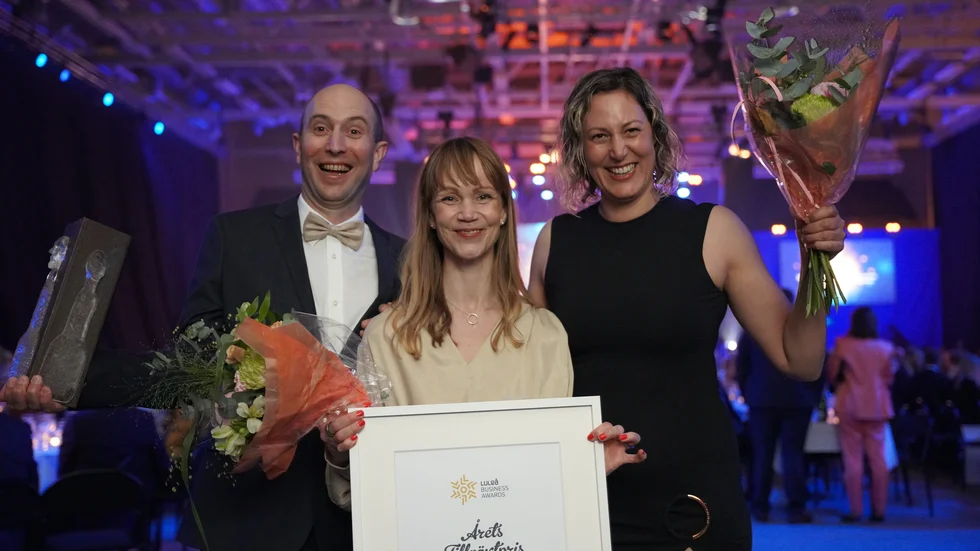 Robbie Borowczyk och Lisa Pelli Borowczyk, vänster och mitten, tog emot priset.
