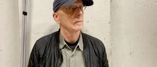 Kultförklarade Leif Elggren skapar konst inför ögonen på besökarna