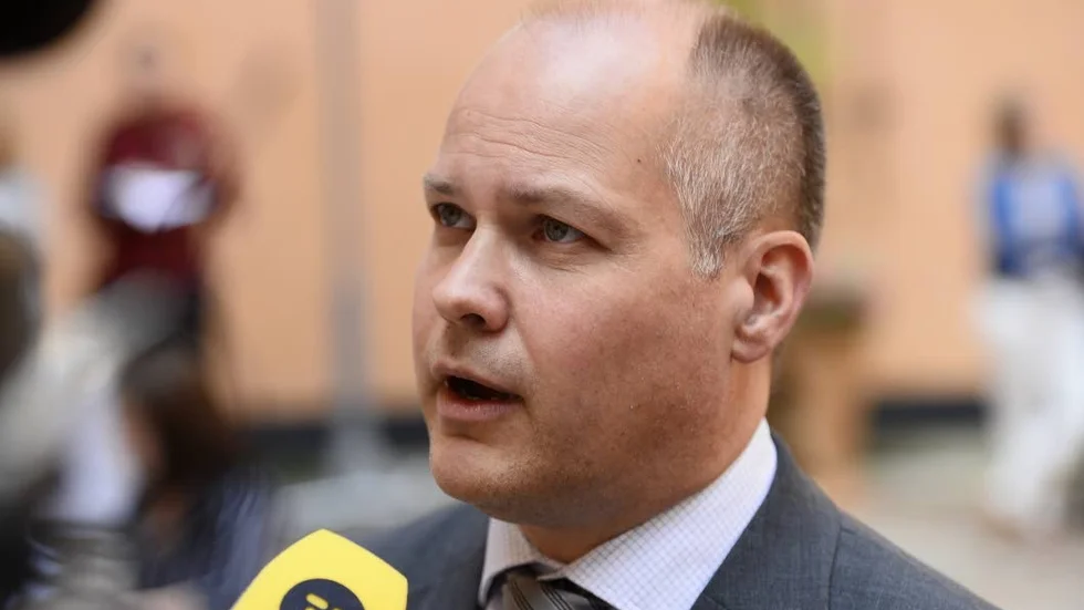 Morgan Johansson. Justitieminister som borde kavla upp ärmarna.