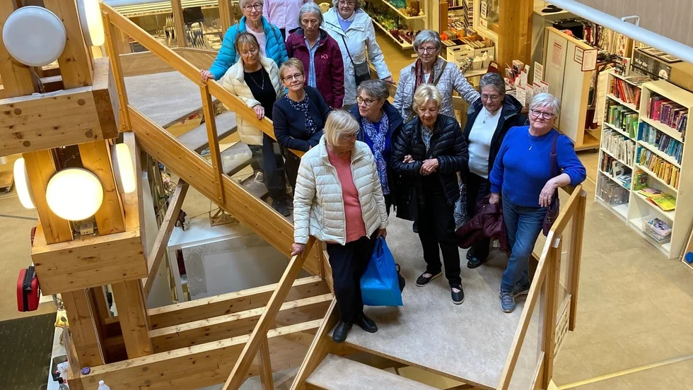 Luleå Ladies besökte Röda korset i Luleå och fick information om alla verksamheter.