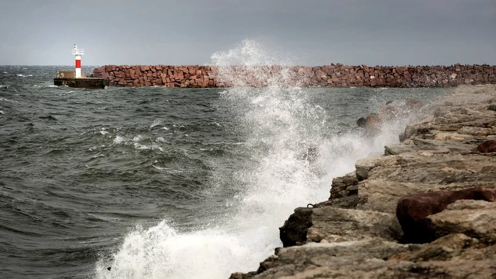 Det är åter blåsigt på Gotland och SMHI har utvärdat en kulingvarning som gäller för mellersta Östersjön. 