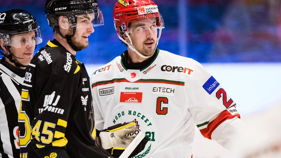 Eric Hjorth, här i AIK:s tröja, och Modos Daniel Sylwander.