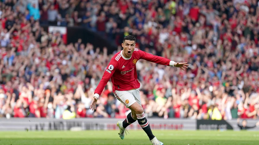 Cristiano Ronaldo sköt upp Manchester United på femteplatsen i Premier League.