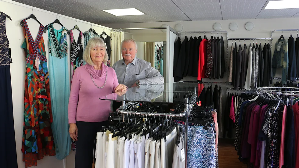 Mona Blom och Christer Persson startar om. Saknaden av kunderna blev för stor. Så på onsdag öppnar de sin butik Chriona på Sevedegatan i Vimmerby igen.