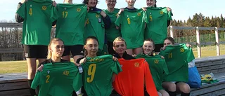 För första gången sedan 90-talet: Kolla, här är de nya matchtröjorna!