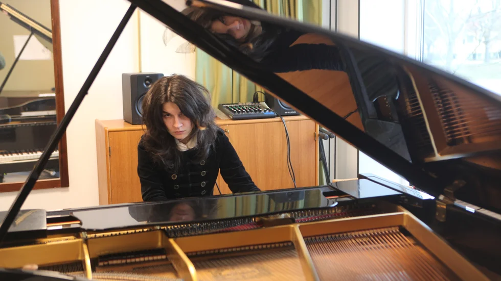 Polina Pohozha är klassisk konsertpianist och har flytt från krigets Ukraina. Under lördagen spelar hon på Påskfestival Gotland.