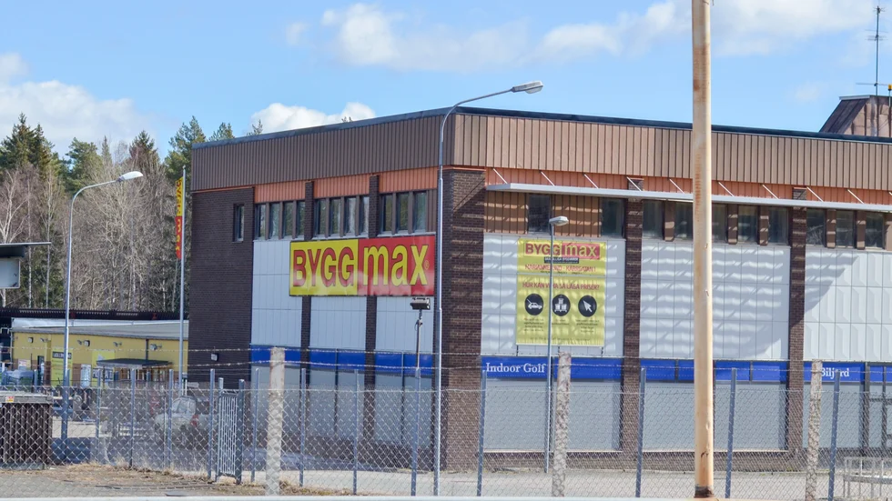 Byggmax i Mariannelund har stora lagerytor och en stor brädgård. Platschef Gustav Granberg tror att butikerna i Mariannelund och Hultsfred kommer kunna dra nytta av varandra.