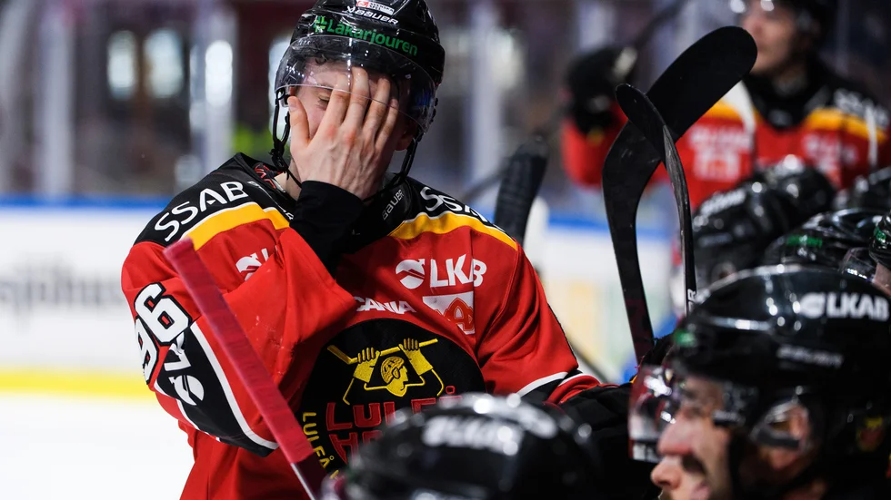 220415 Luleås Pontus Andreasson deppar under semifinal ett i SHL mellan Luleå och Frölunda den 15 april 2022 i Luleå. 
Foto: Simon Eliasson / BILDBYRÅN / COP 159 / SE0110
