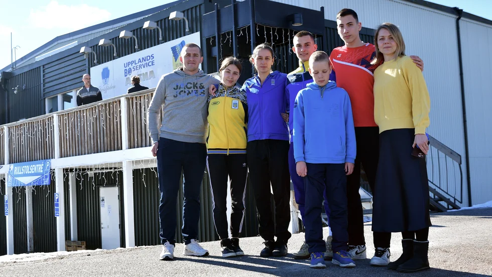 Fyrisfjärden startar öppet hus för ukrainska flyktningar. Fr v: Dmytro Kazpanko, Mariia Kholodna, Elena Prus, Mikael Vyshnevyi, Volodja, son till Elena, Aleksii Titov och Larisa Griga från Fyrisfjädern.