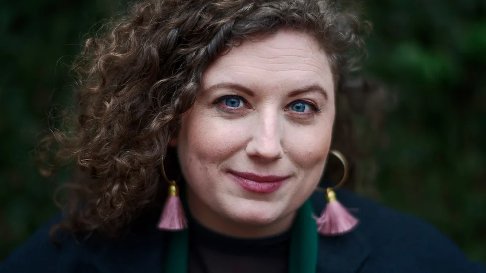 Sofia Rönnow Pessah följer upp debutboken "Männen i mitt liv" med "Välj mig". Den här gången är utbrändhet ett centralt tema.