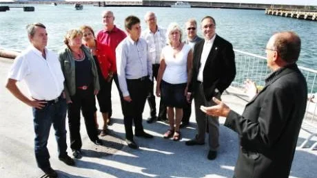 Besök. Socialdemokraternas riksdagsledamöter i sydöstra regionen besökte Visby i går och fick bland annat en redogörelse av Bertil Klintbom, Gotlands kommuns tekniske förvaltningschef, om Gotlands hamnar och om besöksnäringen.