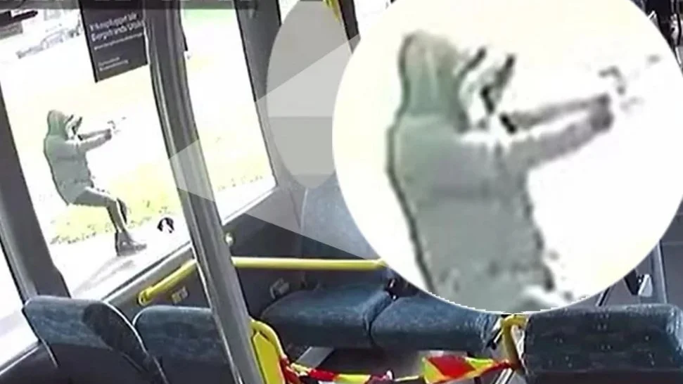 Bild från bussens övervakningsfilm.