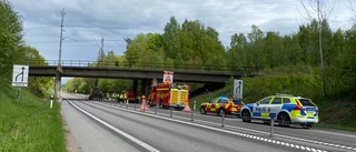 Traktor och skåpbil i kollision – traktorföraren kastades ur traktorn • Tre fördes till sjukhus