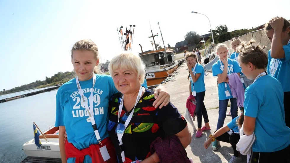 14-åriga Agneta, här med föreståndare Aija Svane, tycker att hon lärt sig mycket under besöket på Gotland.
