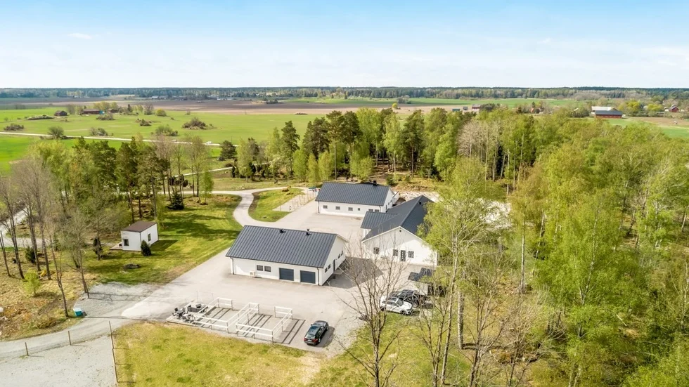 Grimma gård ligger fem minuter från Enköping. 