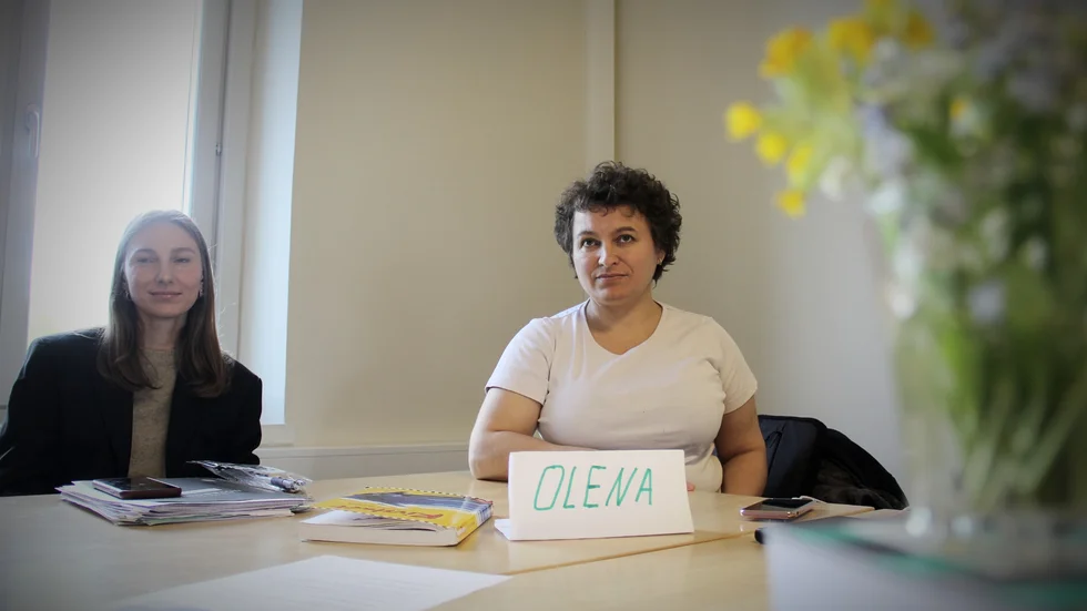 Irina Pohiba och Olena Zaliniak är två av åtta ukrainska flyktingar som läser kursen "Svenska från dag ett" på Uppsala folkhögskola.