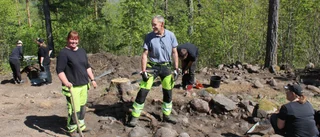 Efter många hundra år av vila på åsen – nu ska gravarna tas bort • Ger plats för jätteprojektet