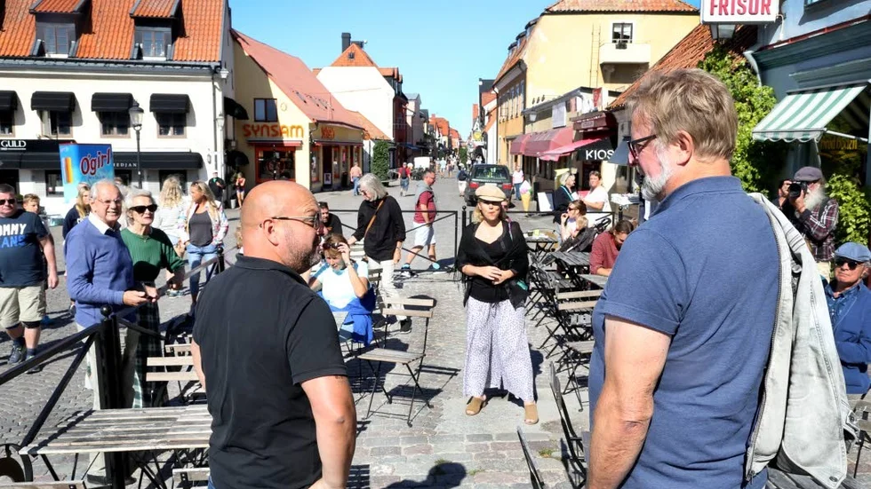 I eftermiddag är det vernissage för årets konstgator, där Adelsgatan och S:t Hansgatan bildar en kilometerlång konsthall med 22 deltagande konstnärer. Bild från fjolårets evenemang.
