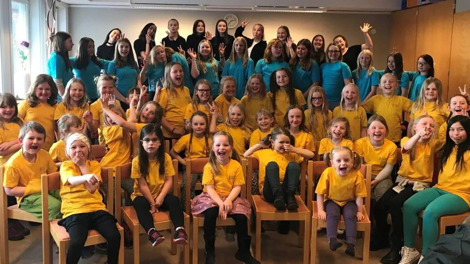 GLÄDJE. Kalix barnkör, Näsby barnkör, Musicalix och Vocalix sjunger "Bästa Vänner" som i dagarna kommer på cd-skiva.