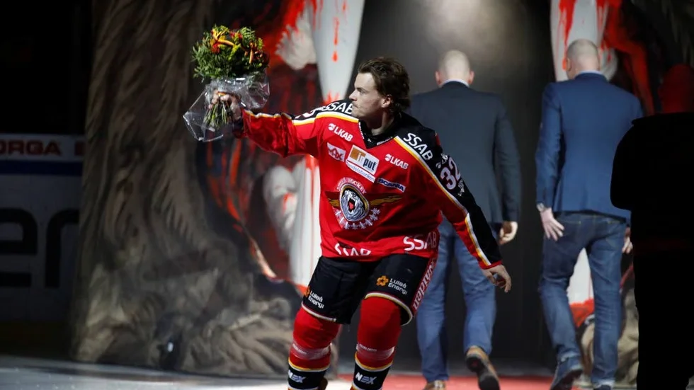 Förlängning. Oscar Engsund har haft en stor utvecklingskurva. Innan torsdagens match offentliggjorde Luleå också att man förlängt backens kontrakt.