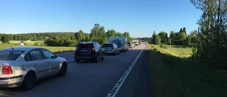 Långa köer på E4:an norr om Luleå