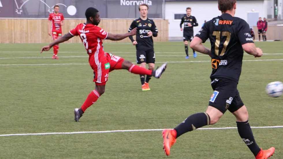 Hjälte. Samuel Naiwo blev tremålsskytt i länsderbyt.