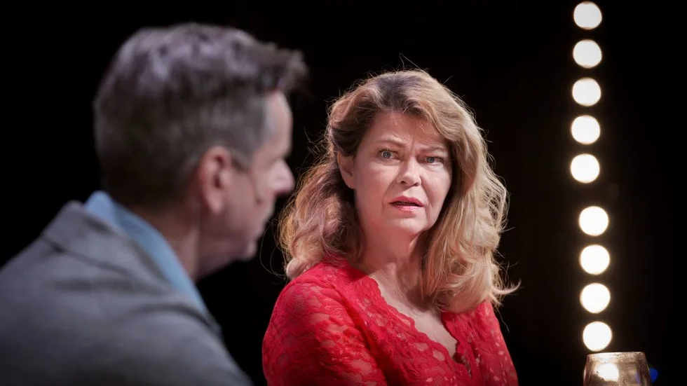 Premiär i Kalix.  Ing-Marie Carlsson spelar den ensamstående mamman Margaret som blir av med jobbet på lågprisbutiken eftersom hon ofta kommer försent. På bild tillsammans med Per Burnell som spelar hennes ungdomskärlek Mike.