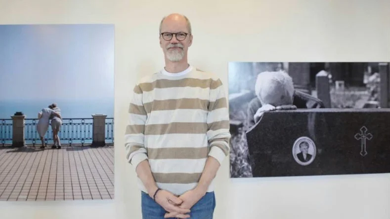 Fotografier.  Vänskap är temat på den utställning som öppnar 6 juni på Havremagasinet. Ricky Sandberg är konsthallschef där.