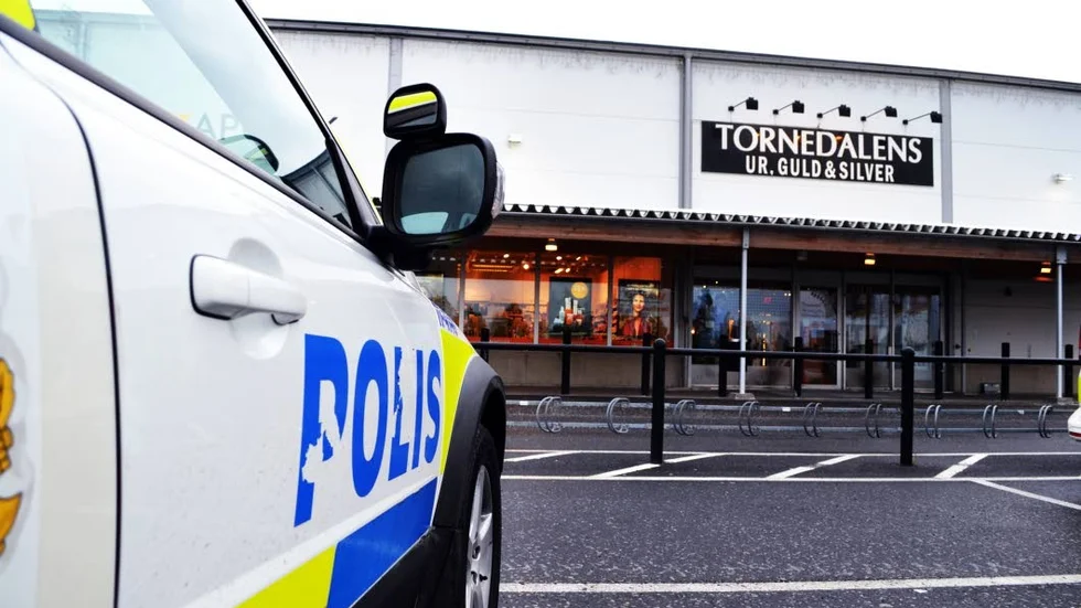 Polisen kollar. Sedan polisen nåtts av uppgifter att människor som nekats asyl i Finland korsar gränsen till Sverige har polisen börjat med inre utlänningskontroller i Haparandaområdet.