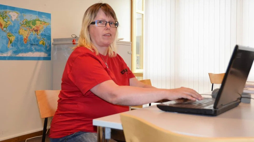 "Jag ska söka sommarjobb, jag vill jobba i sommar. Det är jättekul att kommunen erbjuder extra pengar till sommarvikarierna, det är ju inte helt fel" säger Rose-Marie Nilsson.