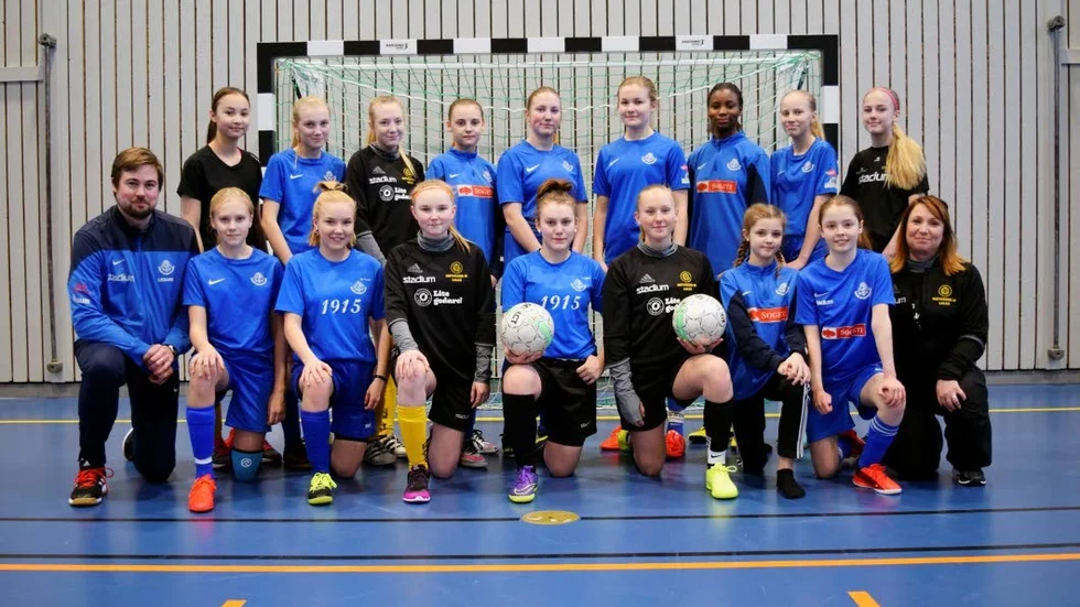 Laget Notas/LSK. Bakre raden från vänster: Lynette Johansson, Ida Sundqvist, Ebba Fureder, Mira Erixon, Clara Andersson, Ellen Hägglund, Deborah Aittokallio, Sofia Sandling, Lisa Bonnevier. Nedre raden från vänster: Johan Erixon (tränare), Tilde Säthergren, Janina Bramberg, Alvina Engström, Emmelie Larsson, Bella Peruzzaro, Thilde Widmark, Hanna Granberg, Anette Peruzzaro (tränare)