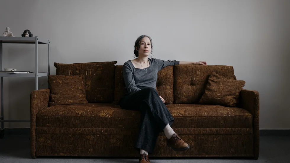 
På galleri Svärtan finns det inga krav på att konsten ska vara politisk eller feministisk, tvärtom tycker Siri Karlsson.