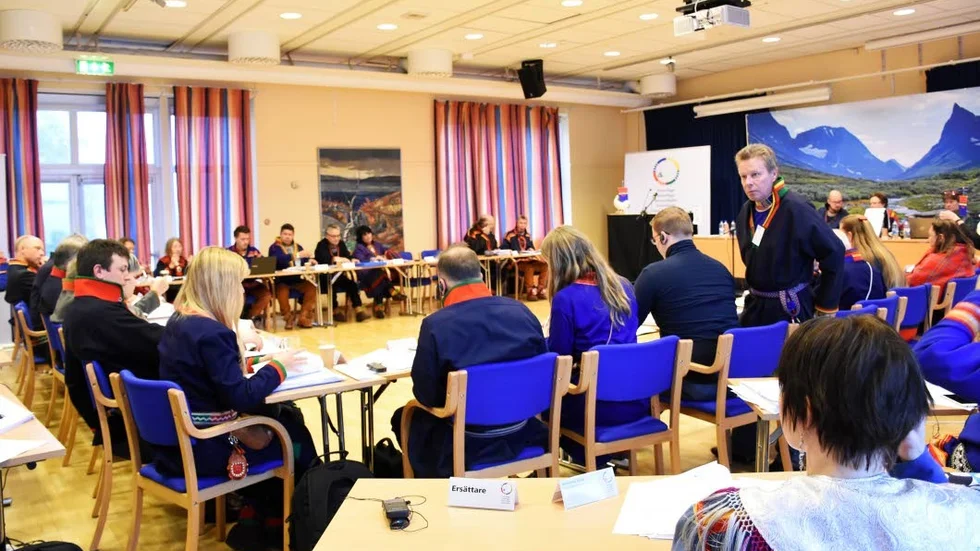 Turbulens. Sametingets skakas efter att Mona Persson, första vice ordförande i Sametingets presidium, och Daniel Holst, tredje vice ordförande, lämnar sina poster.