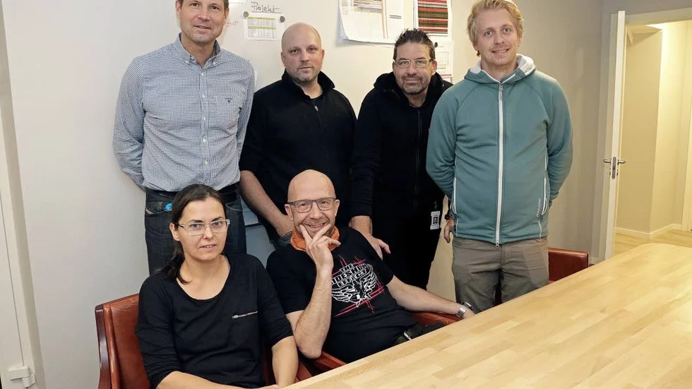 Arbetsgänget på Edito. Byggföretaget Edito är beläget på före detta Degerängens såg i Piteå. Från vänster: Erik Ranängen, vd, Peter Sundberg, Urban Wasikkaoja, Anton Wallsten. Sittandes: Bianca och Anders Hellgren.