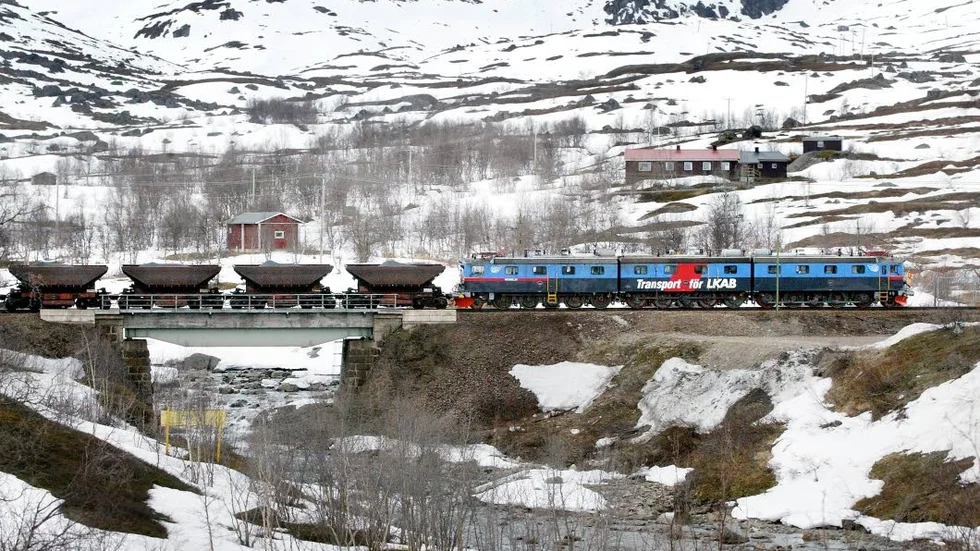 Döda renar. Fler än 200 renar har blivit tågdödade norr om Kiruna under vintern på grund av trasiga stängsel vid järnvägen. Enligt Trafikverket åtgärdas stängslet akut vid problem. FOTO: Kurt Engström