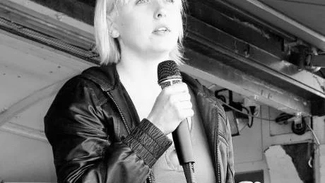 SSU:s ordförande Jytte Guteland har spelat en framträdande roll för att få en förändring av Socialdemokraterna efter valförlusterna. Se det som något positivt att partiet så påtagligt vill återfinna sin identitet, finna sin väg och finna sin ledare. För att därmed återfinna sina väljare, skriver Lennart Lindgren.
