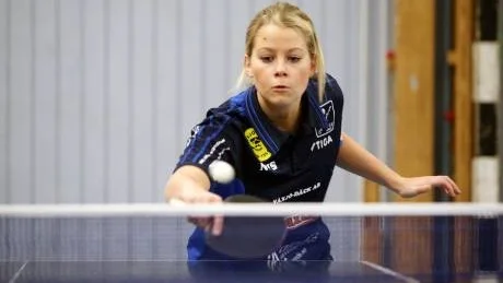 Skinkspelen. Evelina Carlsson föll i grundspelet i Skinkspelen, men tävlade också i damsingel som var uttagningstävling till Island Games på Åland i sommar. Foto: Rolf  Jönsson